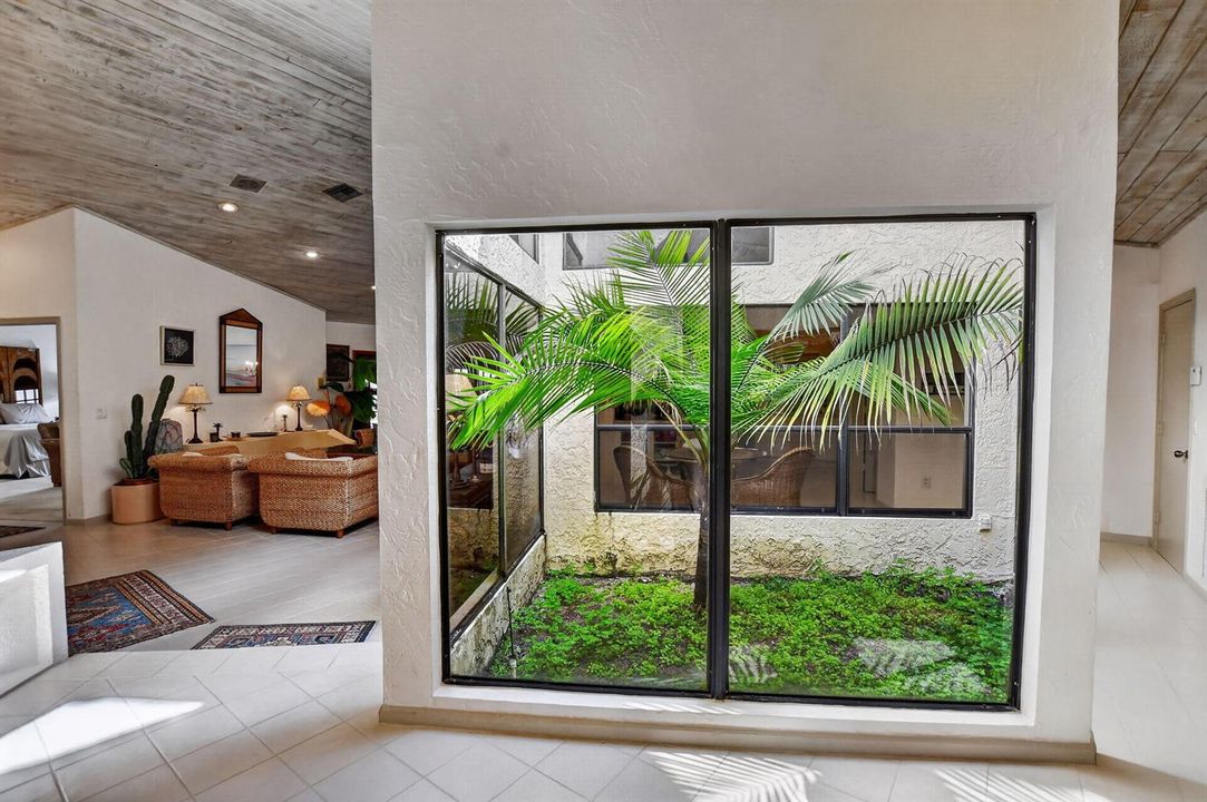 Foyer entry