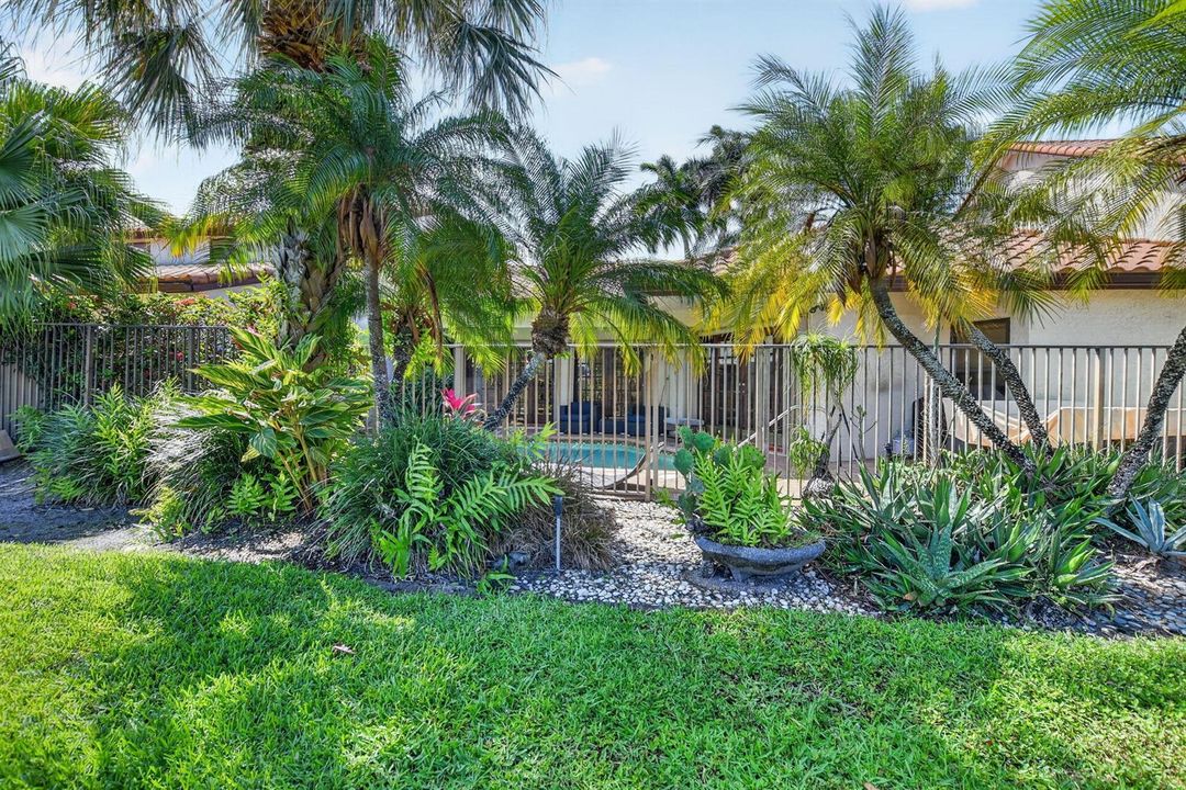 garden area off of pool