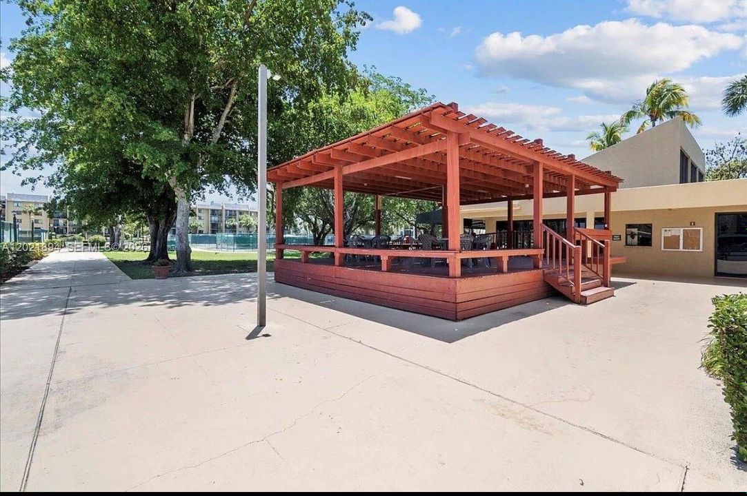 For Sale: $193,000 (2 beds, 2 baths, 1200 Square Feet)