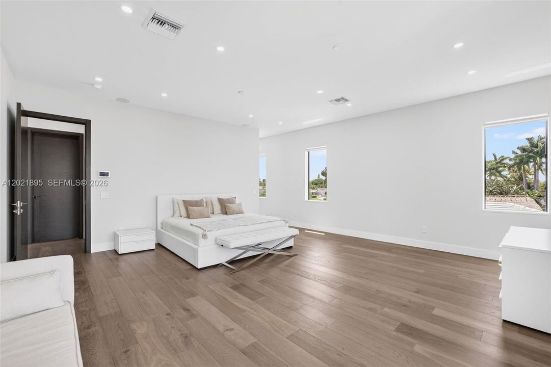 For Sale: $4,250,000 (4 beds, 4 baths, 4006 Square Feet)