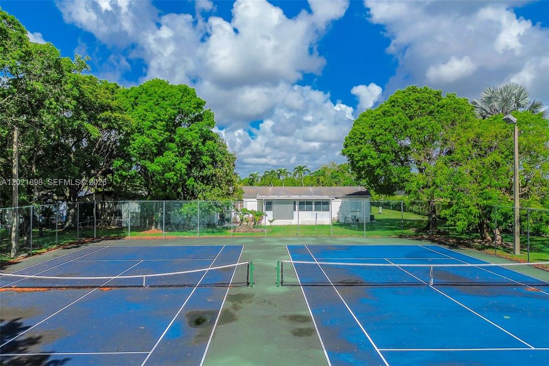 For Sale: $295,000 (3 beds, 2 baths, 1690 Square Feet)