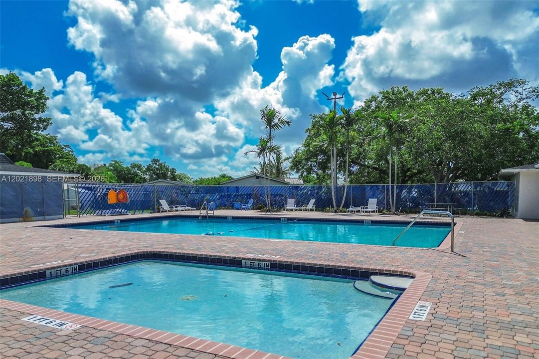 For Sale: $295,000 (3 beds, 2 baths, 1690 Square Feet)