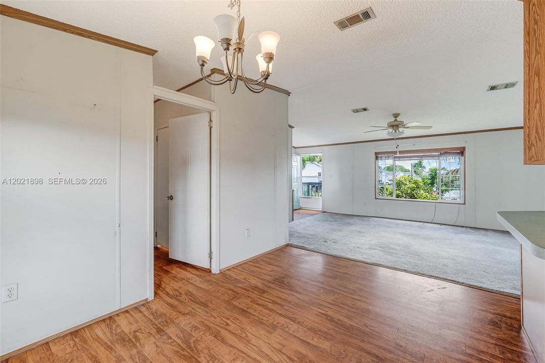 For Sale: $295,000 (3 beds, 2 baths, 1690 Square Feet)