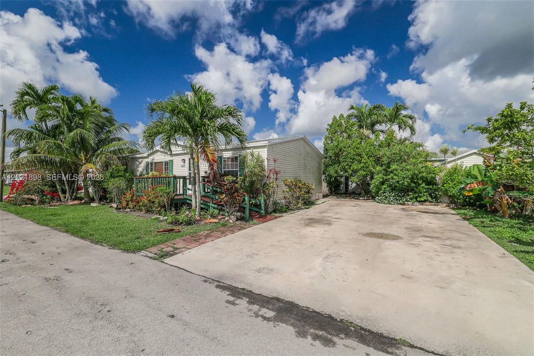 For Sale: $295,000 (3 beds, 2 baths, 1690 Square Feet)