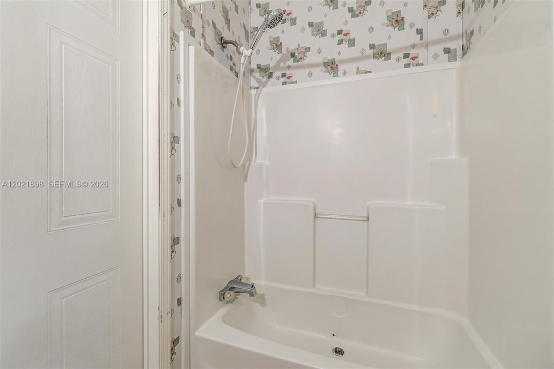 For Sale: $295,000 (3 beds, 2 baths, 1690 Square Feet)