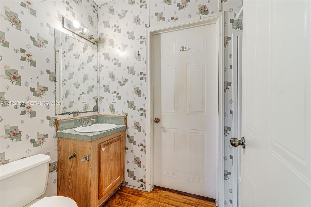 For Sale: $295,000 (3 beds, 2 baths, 1690 Square Feet)