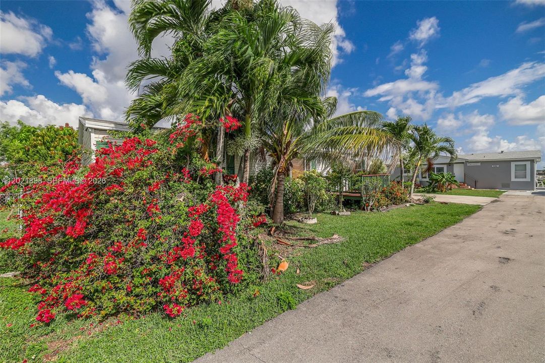 For Sale: $295,000 (3 beds, 2 baths, 1690 Square Feet)