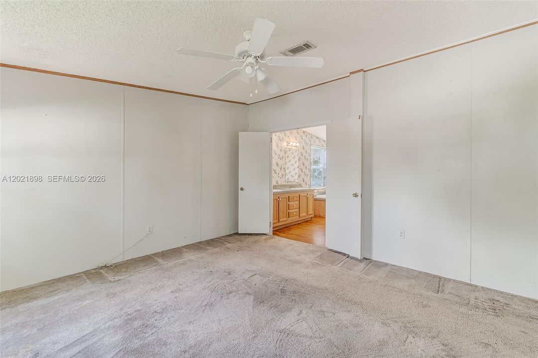 For Sale: $295,000 (3 beds, 2 baths, 1690 Square Feet)