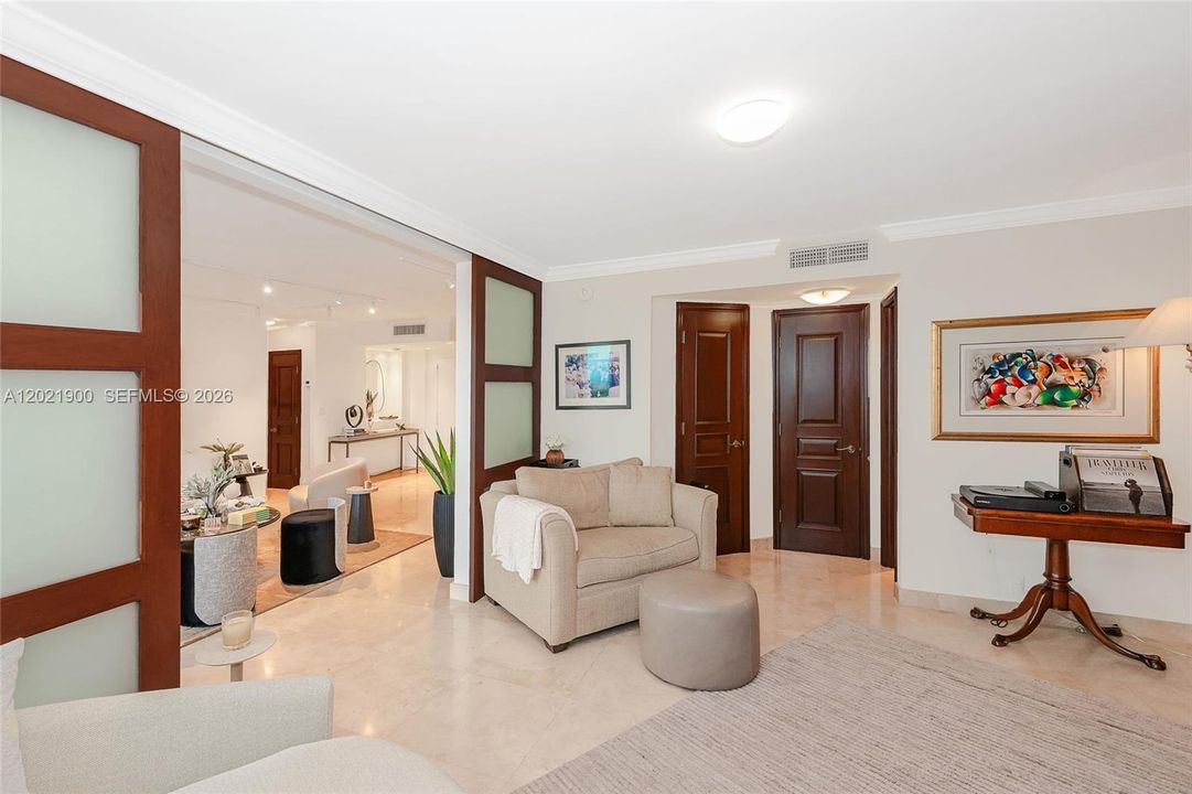 На продажу: $1,225,000 (2 спален, 2 ванн, 1409 Квадратных фут)