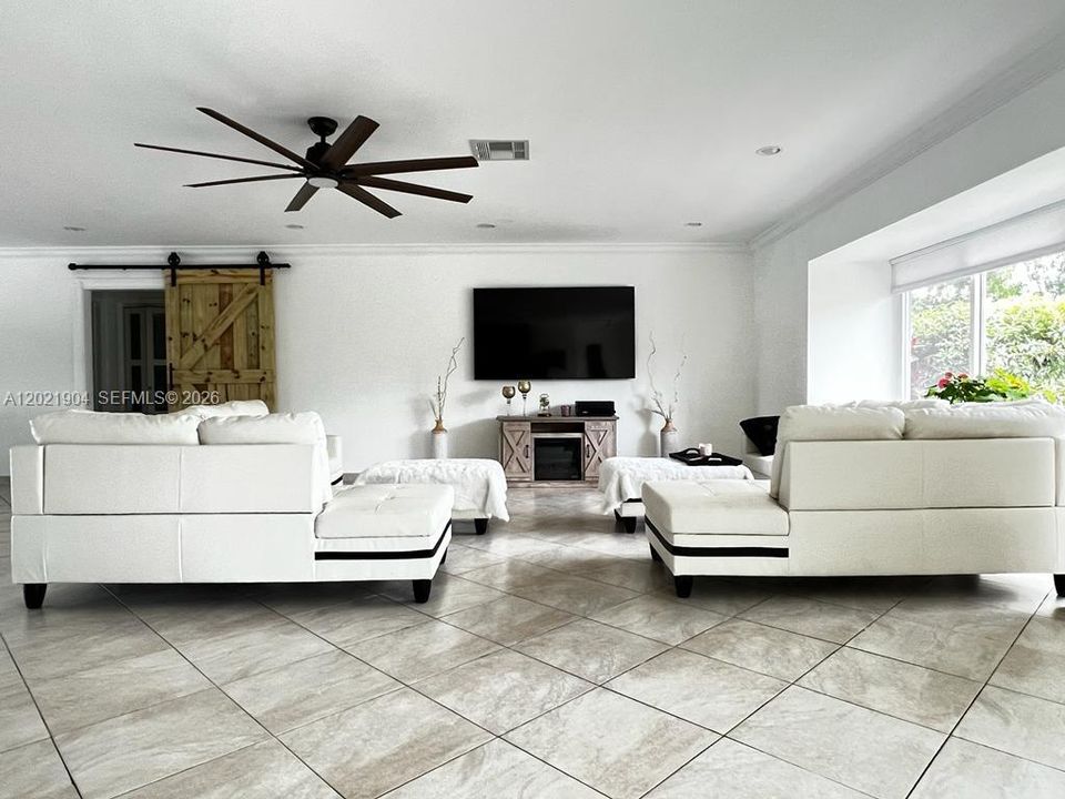 For Rent: $6,700 (3 beds, 2 baths, 2674 Square Feet)