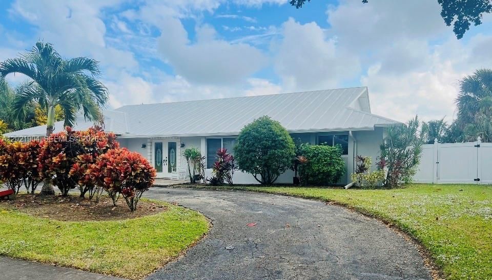 For Rent: $6,700 (3 beds, 2 baths, 2674 Square Feet)