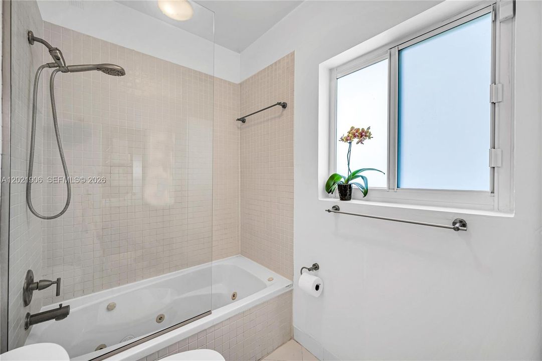 For Sale: $1,350,000 (3 beds, 2 baths, 1822 Square Feet)