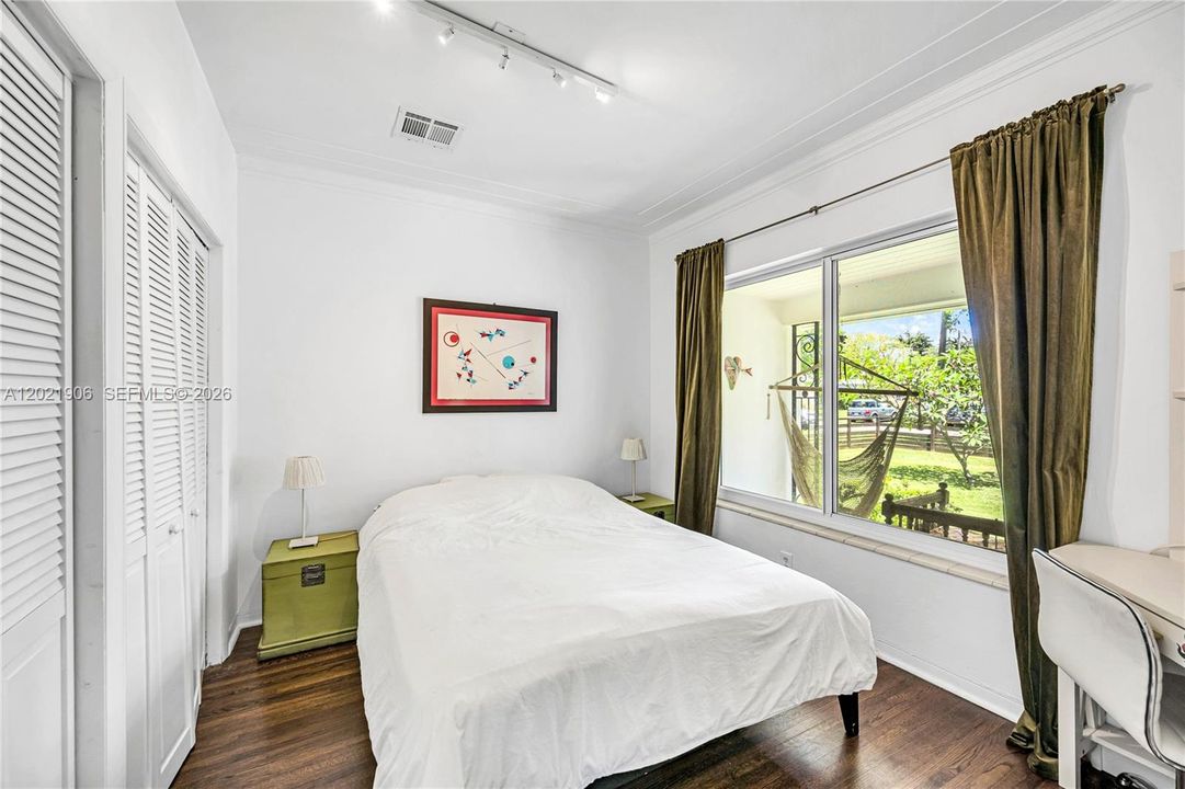 For Sale: $1,350,000 (3 beds, 2 baths, 1822 Square Feet)