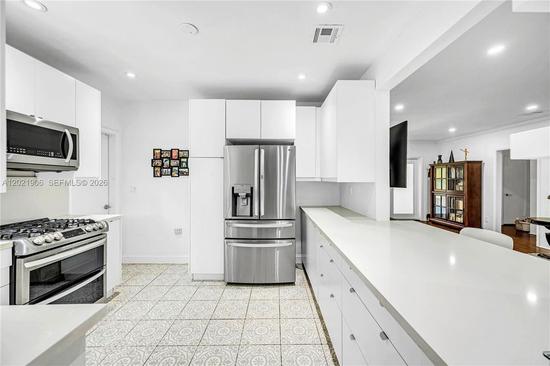 For Sale: $1,350,000 (3 beds, 2 baths, 1822 Square Feet)