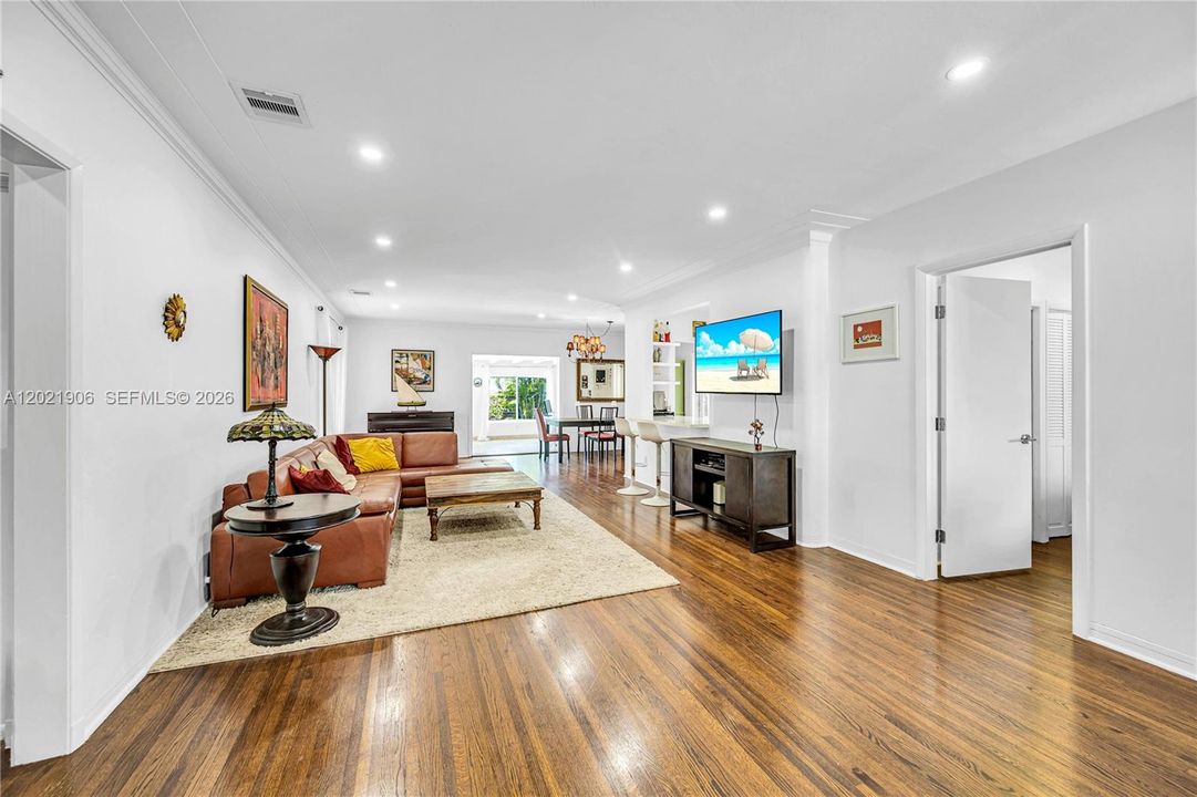 For Sale: $1,350,000 (3 beds, 2 baths, 1822 Square Feet)
