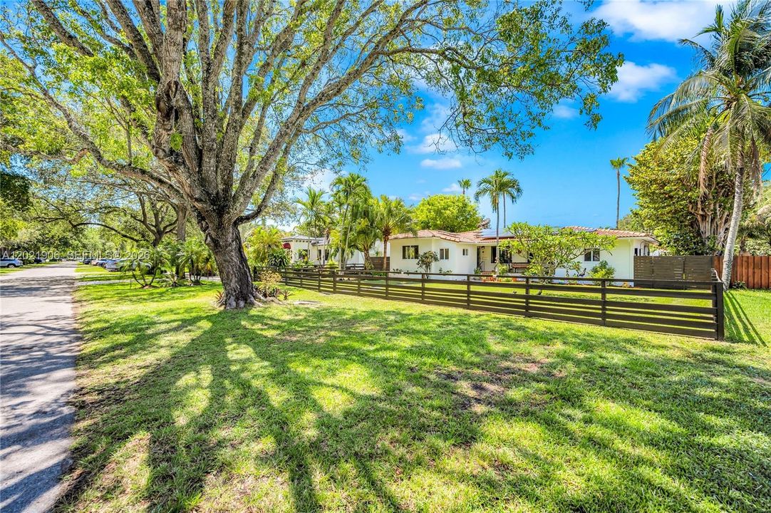 For Sale: $1,350,000 (3 beds, 2 baths, 1822 Square Feet)