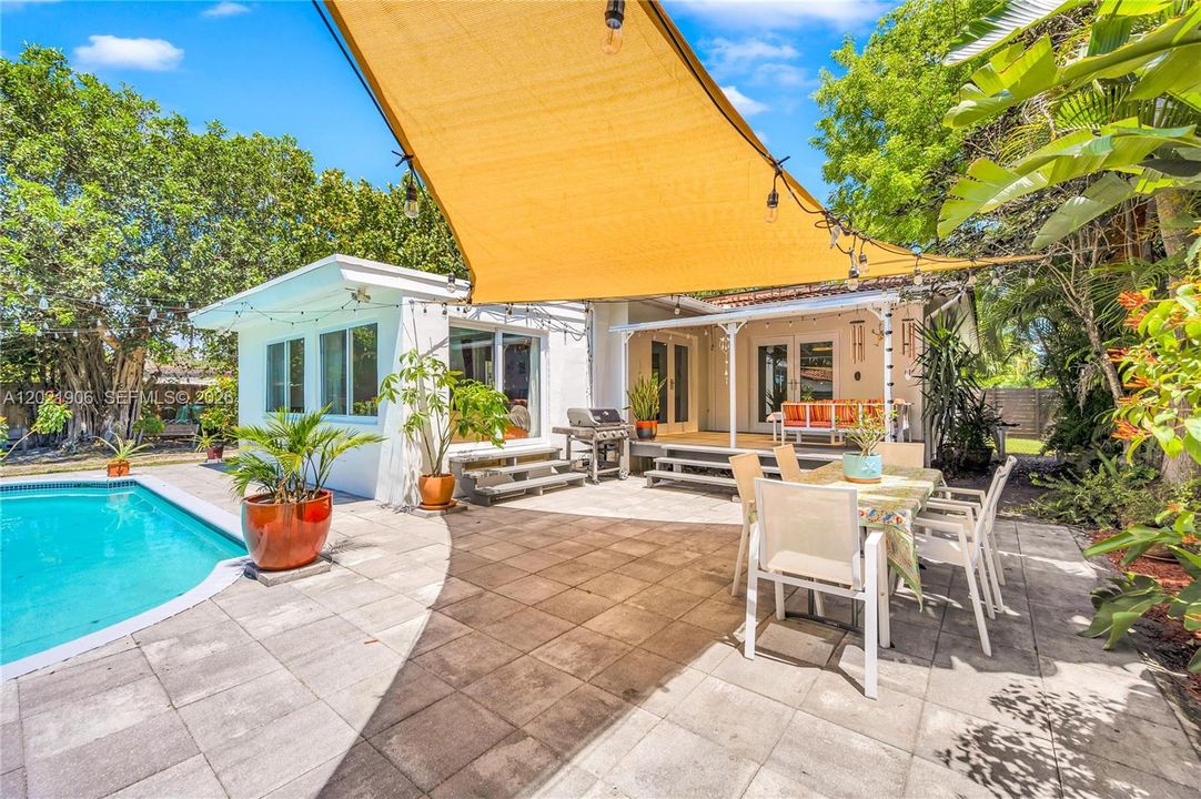 For Sale: $1,350,000 (3 beds, 2 baths, 1822 Square Feet)