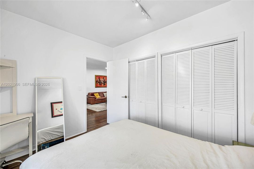 For Sale: $1,350,000 (3 beds, 2 baths, 1822 Square Feet)