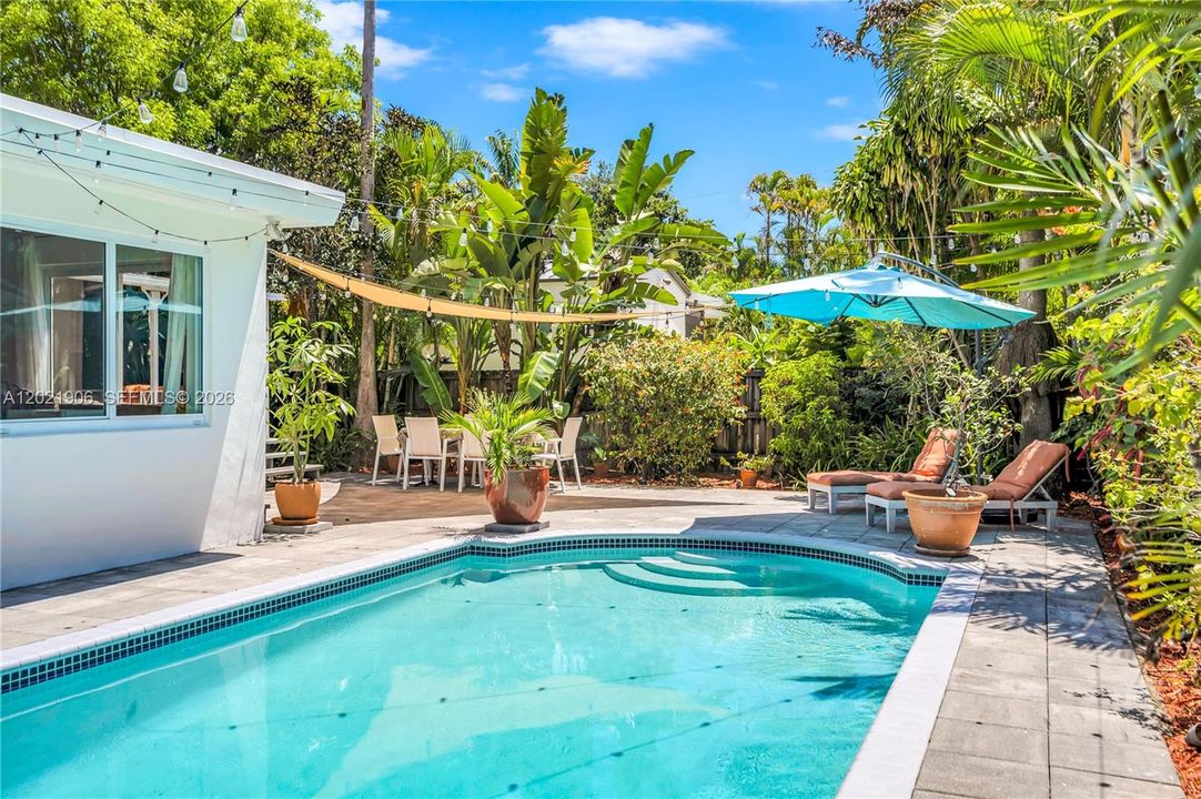 For Sale: $1,350,000 (3 beds, 2 baths, 1822 Square Feet)
