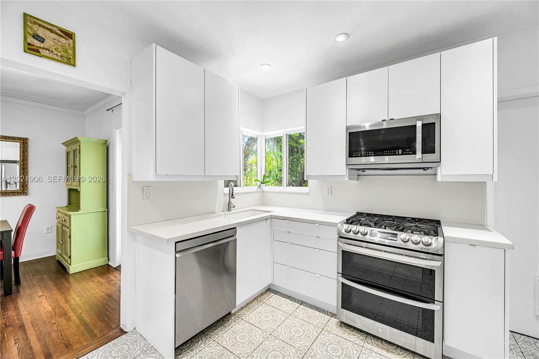 For Sale: $1,350,000 (3 beds, 2 baths, 1822 Square Feet)