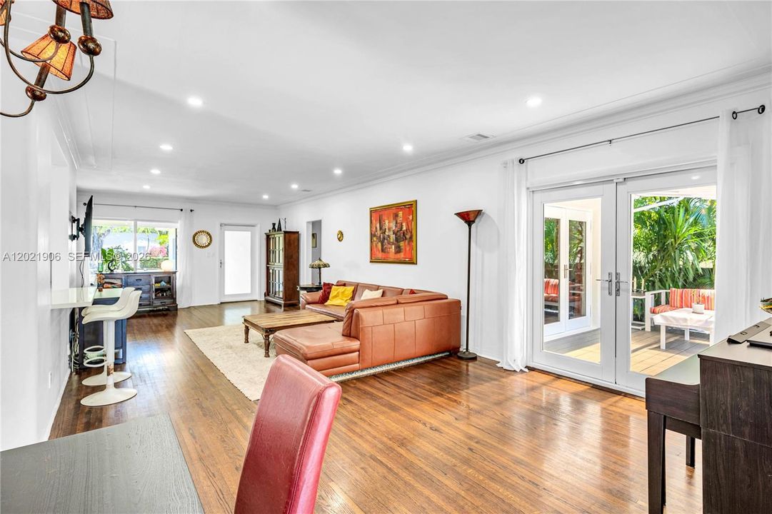 For Sale: $1,350,000 (3 beds, 2 baths, 1822 Square Feet)