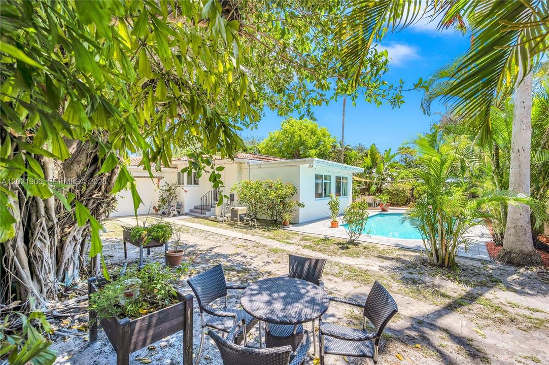For Sale: $1,350,000 (3 beds, 2 baths, 1822 Square Feet)