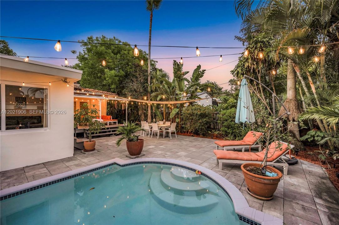 For Sale: $1,350,000 (3 beds, 2 baths, 1822 Square Feet)
