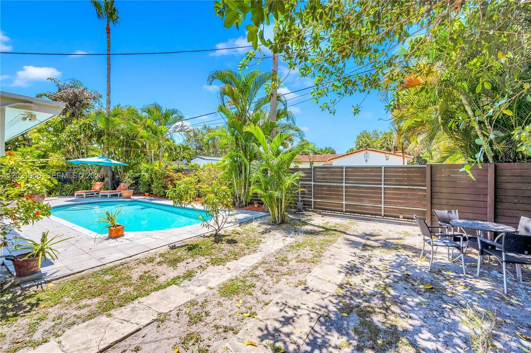 For Sale: $1,350,000 (3 beds, 2 baths, 1822 Square Feet)