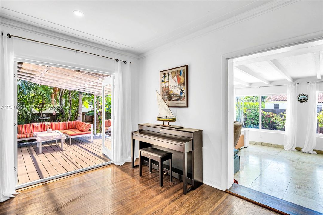 For Sale: $1,350,000 (3 beds, 2 baths, 1822 Square Feet)