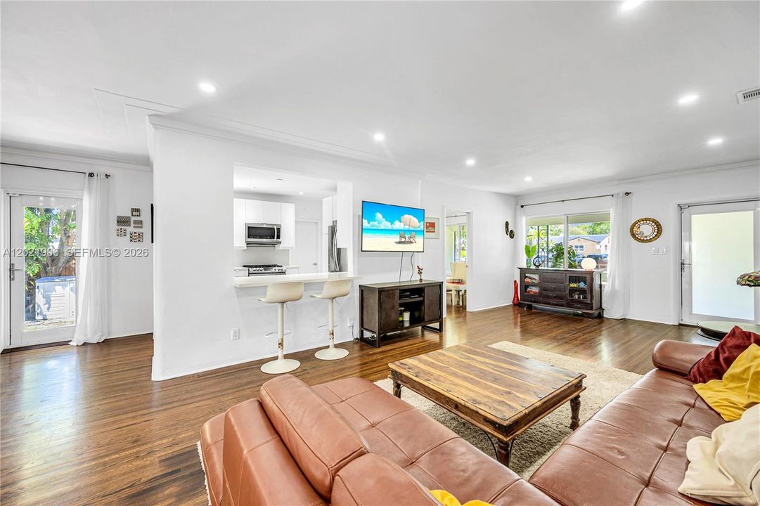 For Sale: $1,350,000 (3 beds, 2 baths, 1822 Square Feet)