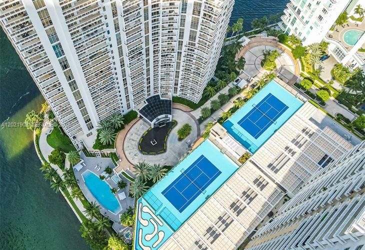 En Venta: $2,100,000 (2 camas, 2 baños, 1784 Pies cuadrados)