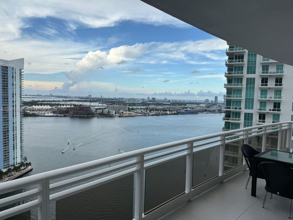 En Venta: $2,100,000 (2 camas, 2 baños, 1784 Pies cuadrados)