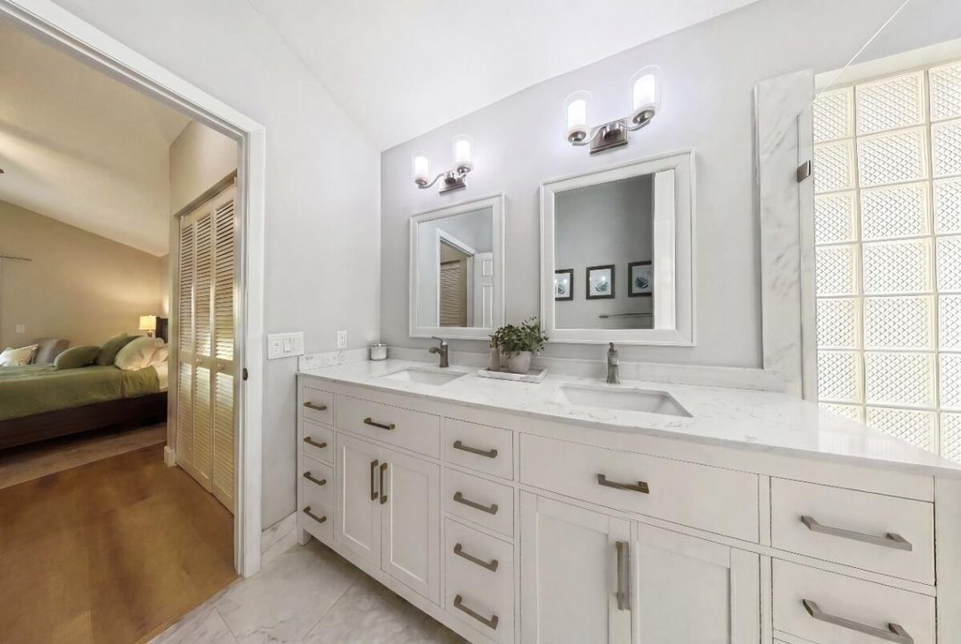 bathroomjpgs-2_reedit_3590ccb5_autoremov