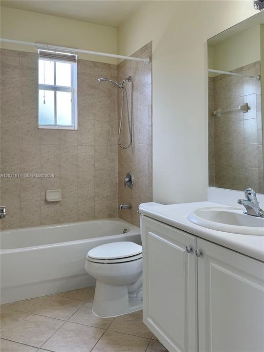 Activo con contrato: $1,950 (3 camas, 2 baños, 1151 Pies cuadrados)