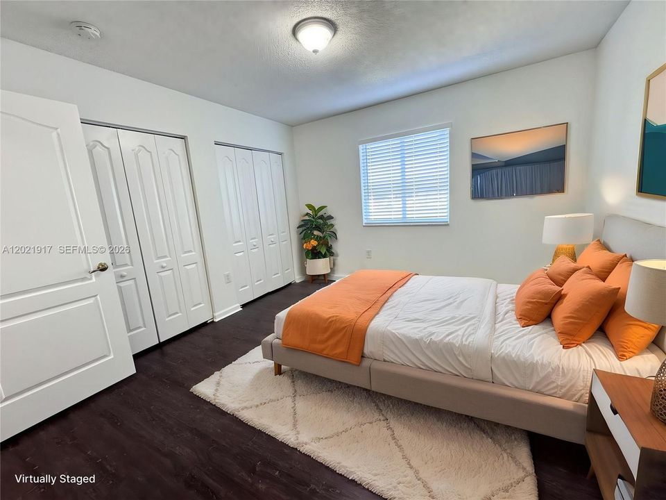 Active With Contract: $2,450 (2 beds, 1 baths, 950 Square Feet)