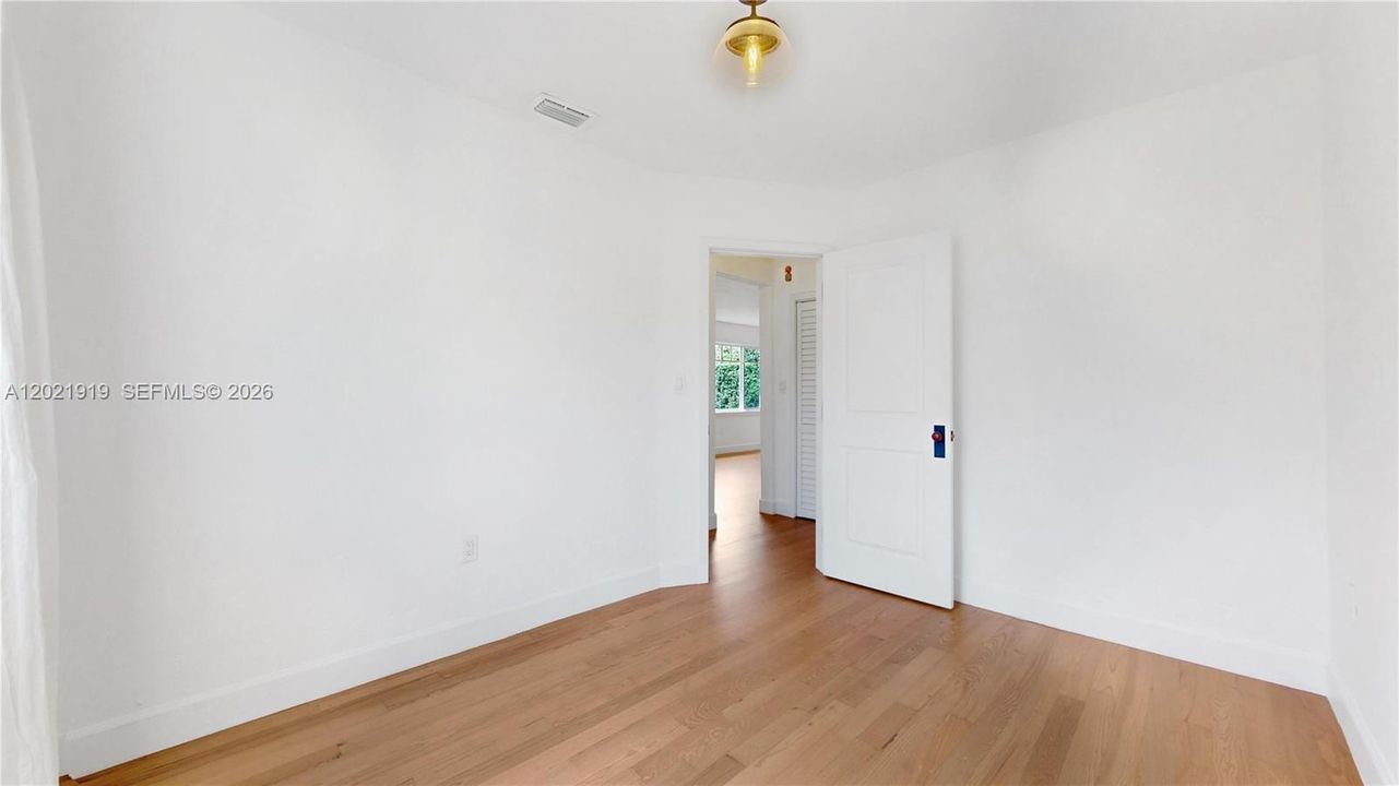 Activo con contrato: $4,800 (4 camas, 3 baños, 1591 Pies cuadrados)