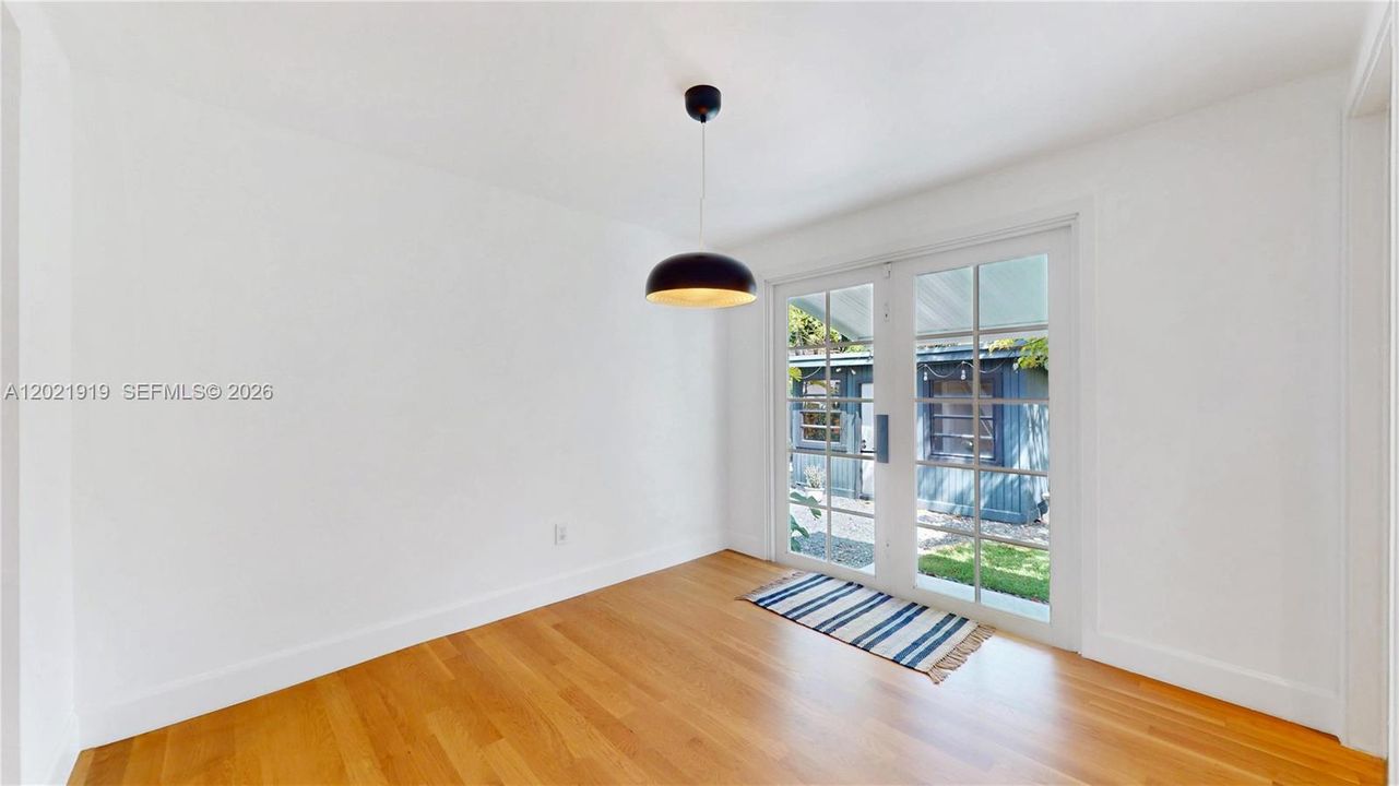 Activo con contrato: $4,800 (4 camas, 3 baños, 1591 Pies cuadrados)
