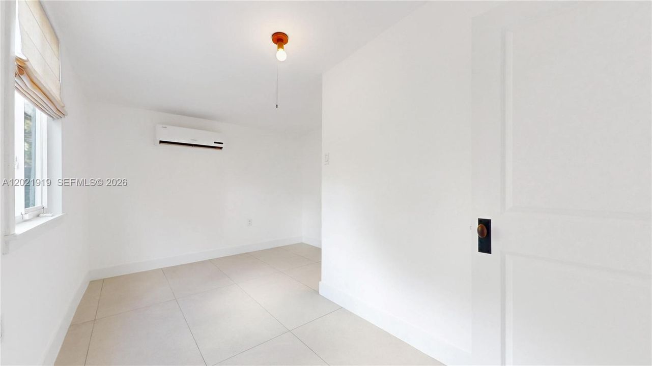 Activo con contrato: $4,800 (4 camas, 3 baños, 1591 Pies cuadrados)