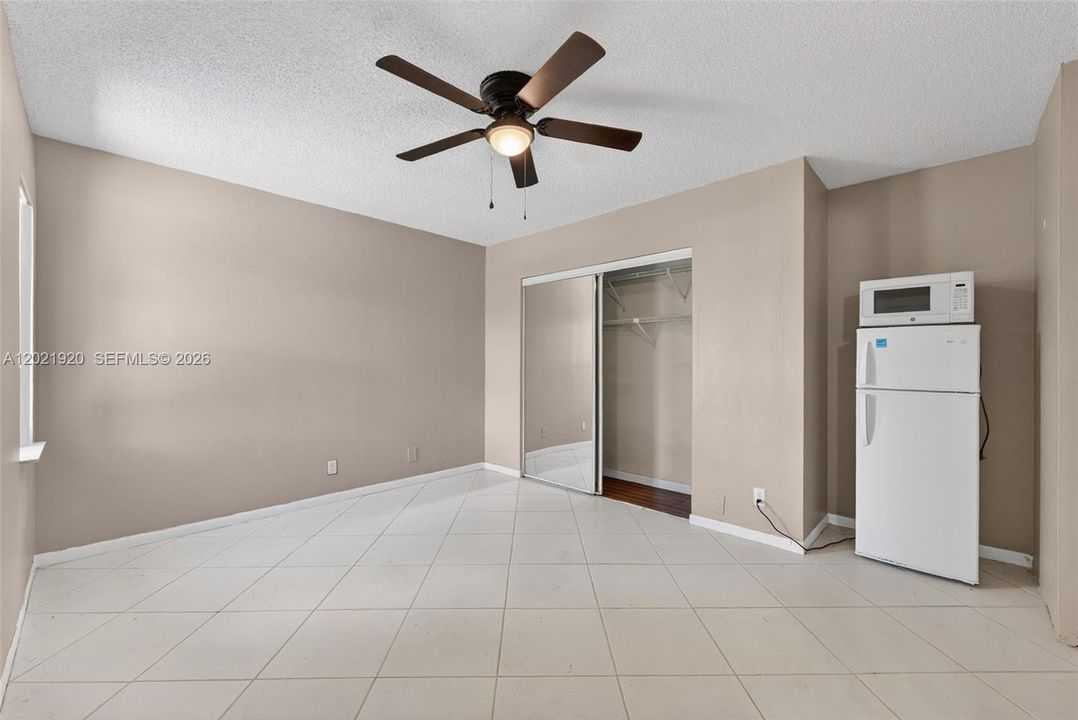 For Rent: $1,200 (0 beds, 1 baths, 350 Square Feet)