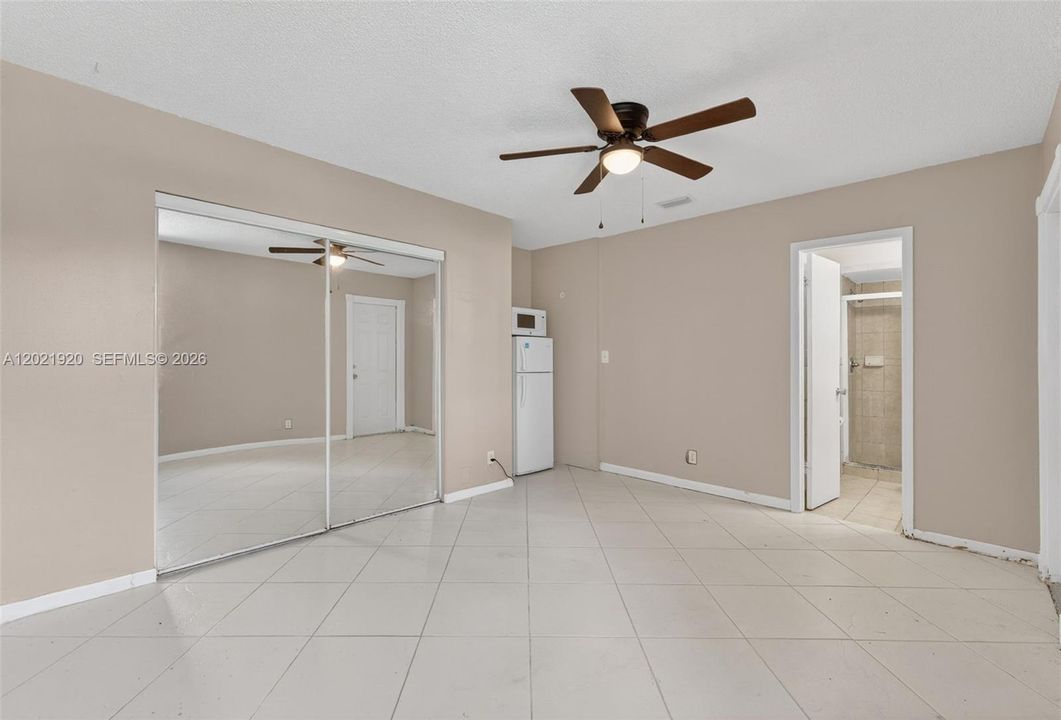 For Rent: $1,200 (0 beds, 1 baths, 350 Square Feet)