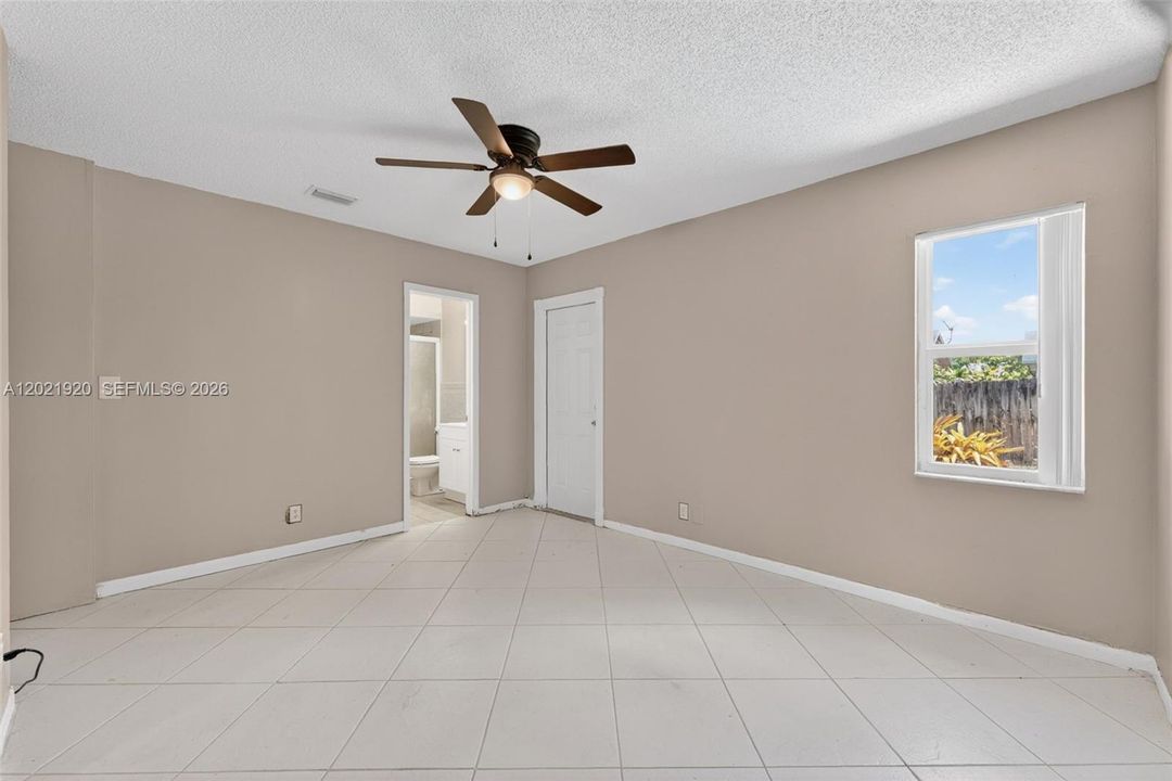 For Rent: $1,200 (0 beds, 1 baths, 350 Square Feet)