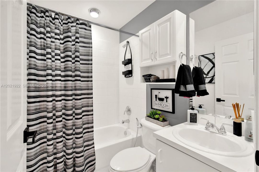 GROUND FLOOR BATHROOM