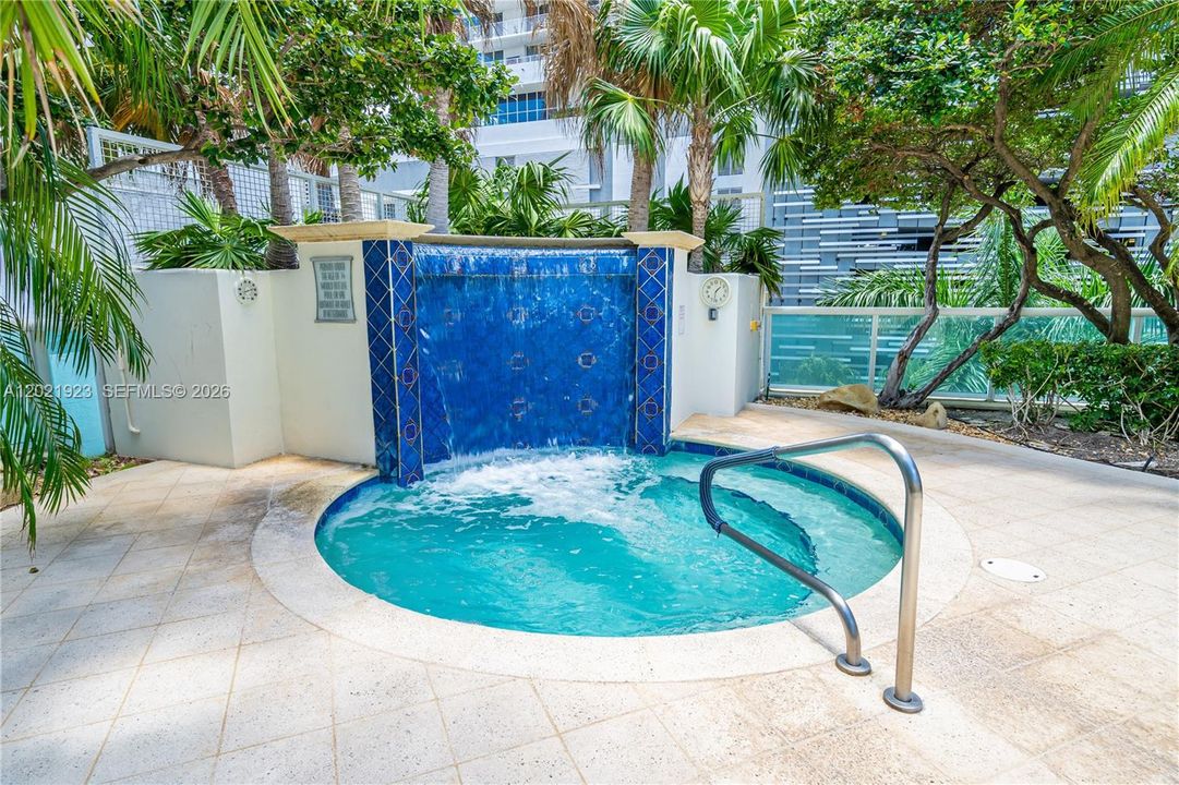 For Sale: $445,000 (1 beds, 1 baths, 820 Square Feet)