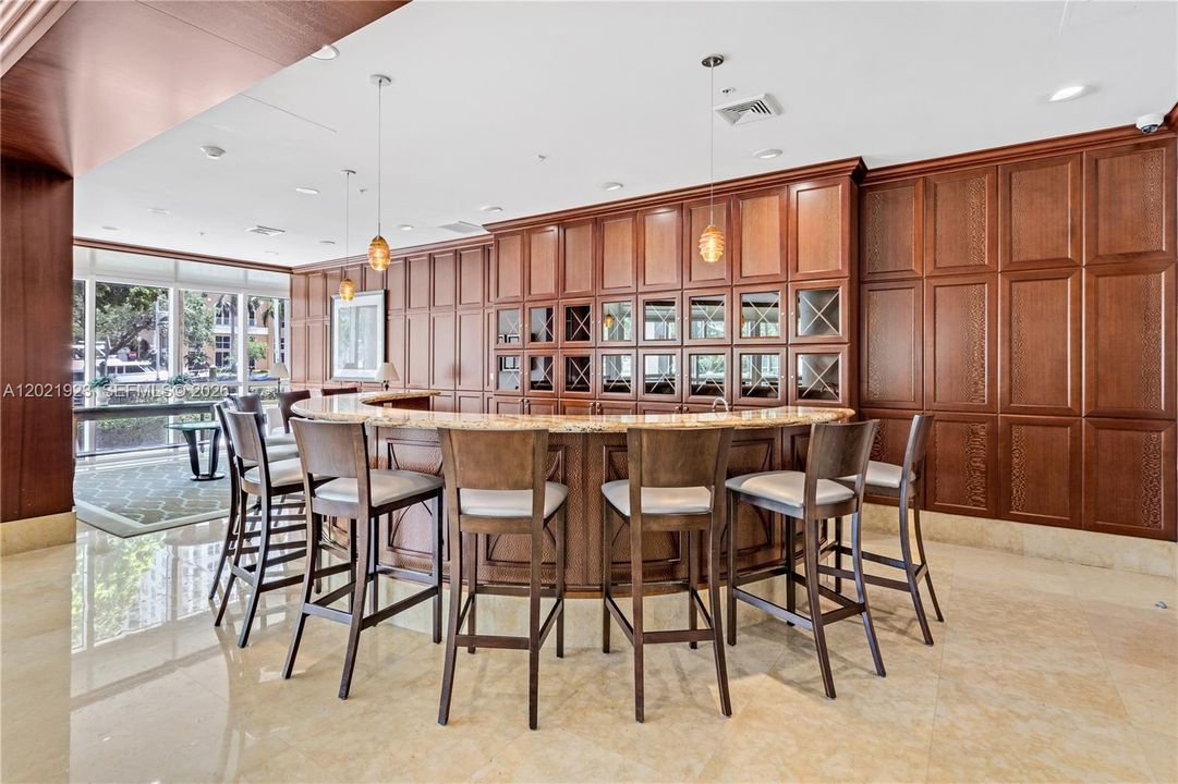 For Sale: $445,000 (1 beds, 1 baths, 820 Square Feet)