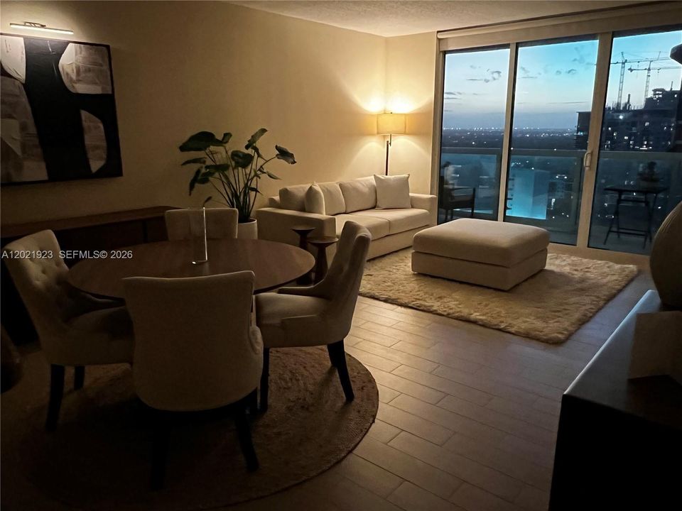 For Sale: $445,000 (1 beds, 1 baths, 820 Square Feet)