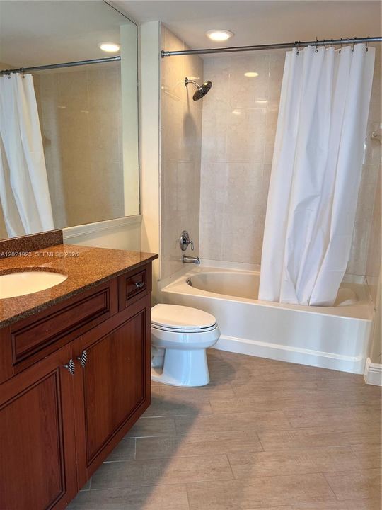 For Sale: $445,000 (1 beds, 1 baths, 820 Square Feet)