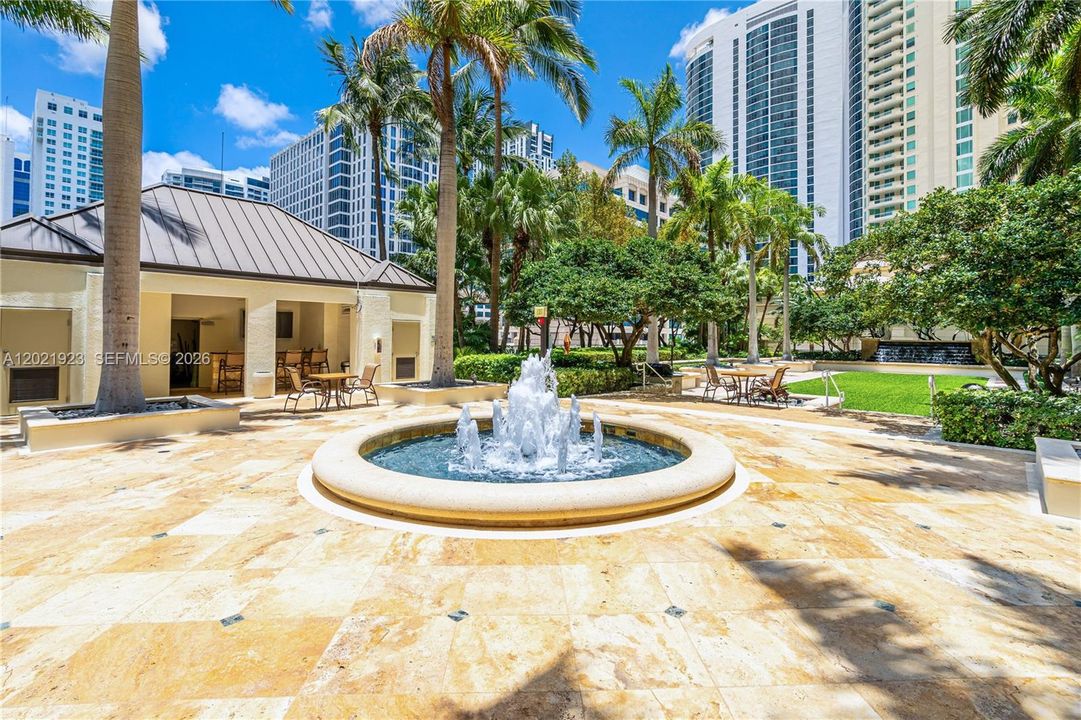 For Sale: $445,000 (1 beds, 1 baths, 820 Square Feet)