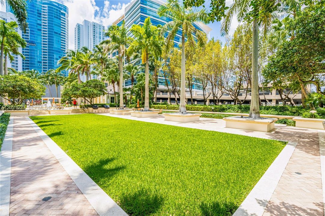 For Sale: $445,000 (1 beds, 1 baths, 820 Square Feet)