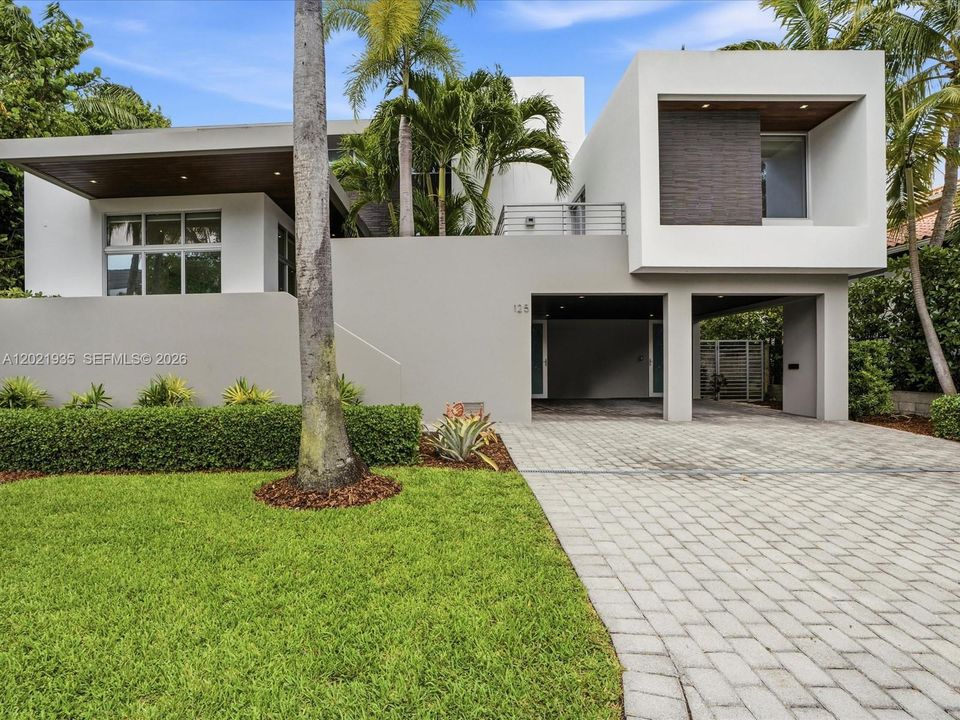 En Renta: $28,500 (5 camas, 5 baños, 3650 Pies cuadrados)