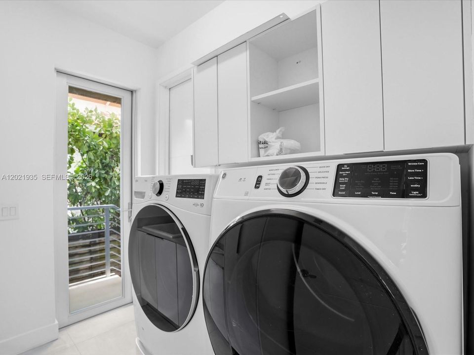 En Renta: $28,500 (5 camas, 5 baños, 3650 Pies cuadrados)
